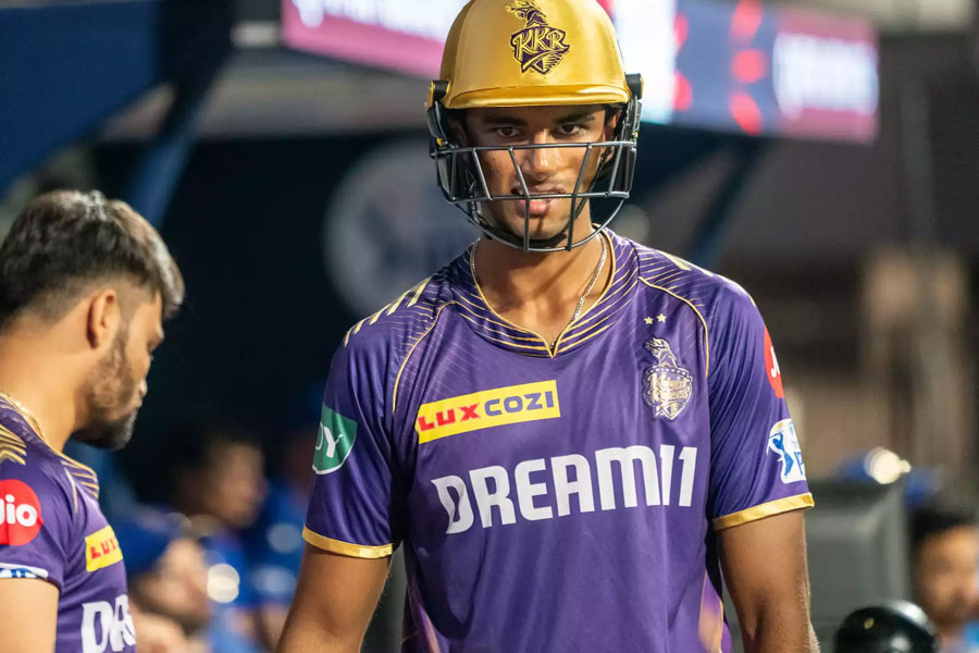 বিজয় হাজারেতে ক্যাচ ধরতে গিয়ে মাথায় গুরুতর চোট! তড়িঘড়ি হাসপাতালে ভর্তি নাইট তারকা