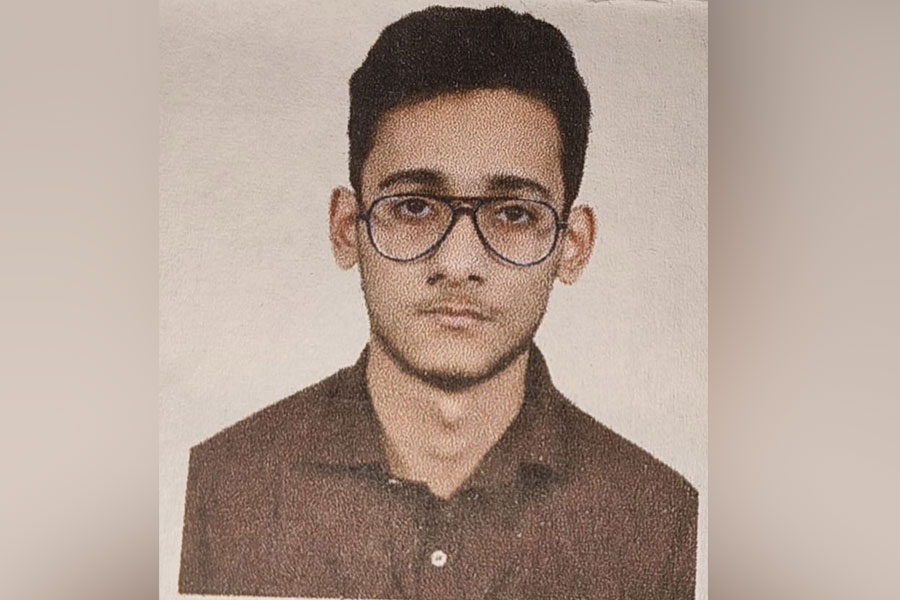 জুনে ফিরতেন বাড়ি, ঘর বানাচ্ছিলেন বাবা! যোগীরাজ্যে ডাক্তারি পড়ুয়ার মৃত্যুতে শোকস্তব্ধ বেলঘরিয়া