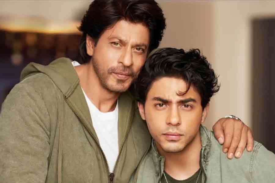 মধ্যমা প্রদর্শনের সময় আরিয়ানের পাশেই ছিলেন! কী বললেন কর্নাটকের মন্ত্রীর ছেলে?