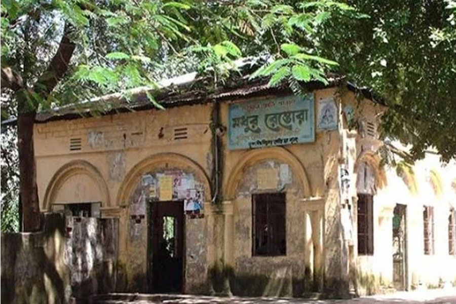 ‘আল্লা হু আকবর’ বলে ঢাকা বিশ্ববিদ্যালয়ের ঐতিহ্য মধুর ক্যান্টিনে ভাঙচুর, বাংলাদেশে মৌলবাদী আস্ফালন অব্যাহত