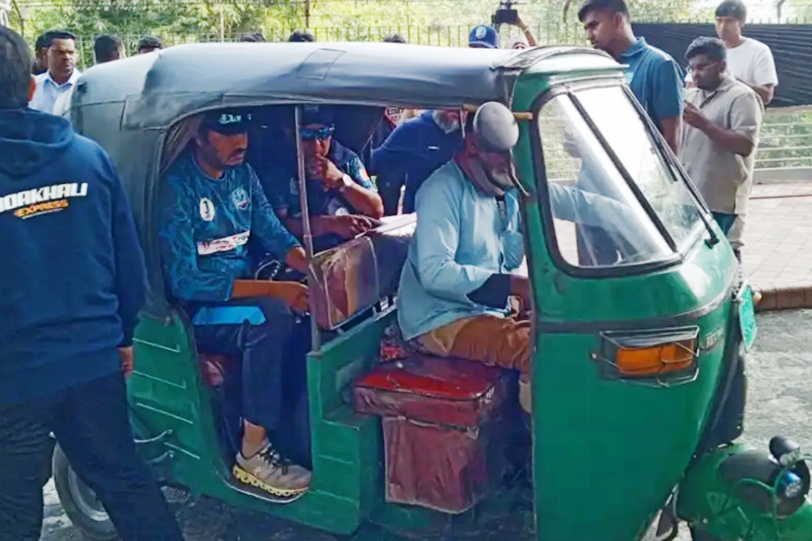 আজব কাণ্ড বাংলাদেশ প্রিমিয়ার লিগে, পর্যাপ্ত বল না থাকায় রেগেমেগে অটোয় চম্পট কোচের