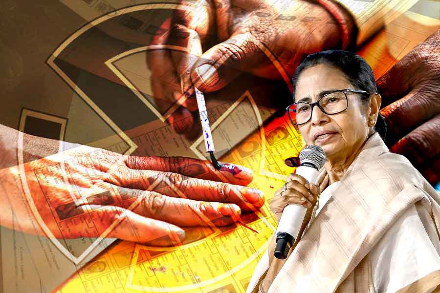 বৈধ ভোটারে কোপ নয়! খসড়া তালিকা প্রকাশের পরই বিএলএদের বৈঠকে ডাকলেন মুখ্যমন্ত্রী