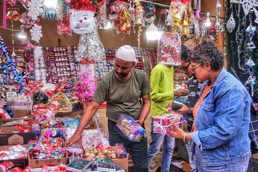 বাঙালির বড়দিন ‘হিন্দু-বিরোধী’ নয়, পালন করব না কেন?
