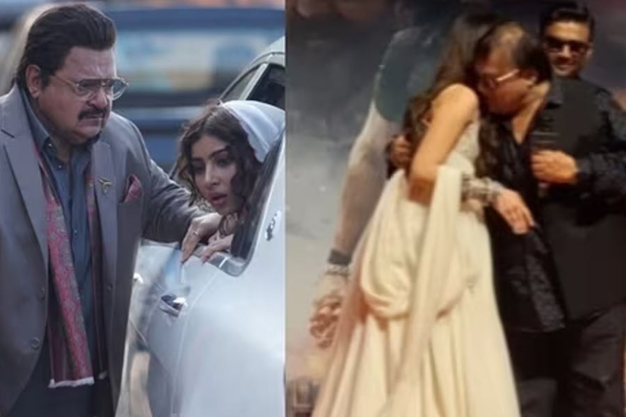 কুড়ির সারা অর্জুনের কাঁধে চুমু একাত্তরের রাকেশের! বিতর্কের মাঝেই মুখ খুললেন ‘ধুরন্ধর’ অভিনেতা