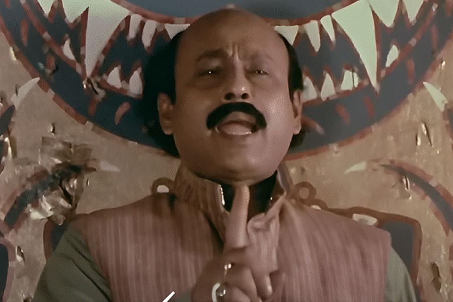শতবর্ষে ‘জটায়ু’, সত্যজিৎ কেন একমাত্র সন্তোষ দত্তকেই ভেবেছিলেন?