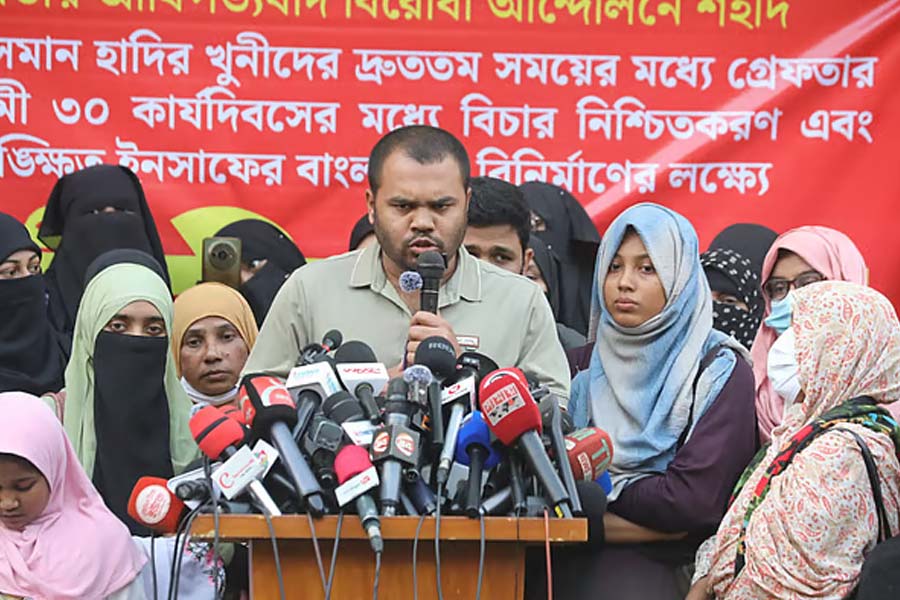 ‘আপনারাই হাদিকে খুন করিয়েছেন’, ইউনুস সরকারকে কাঠগড়ায় তুলে বিস্ফোরক প্রয়াত নেতার দাদা