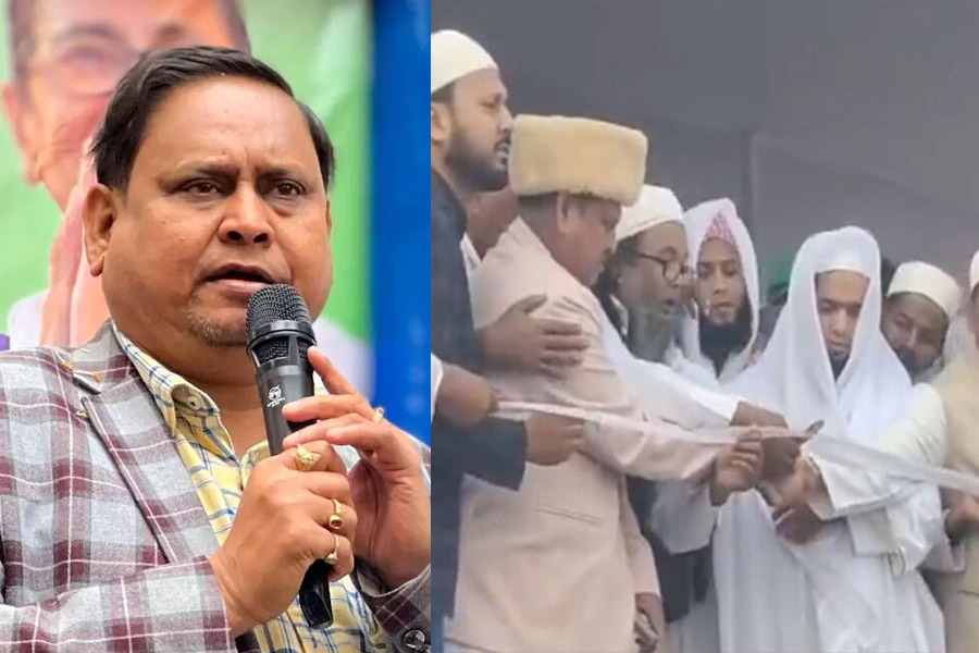 সৌদির নামে রাজ্যেরই দুই ‘ক্বারী’কে দিয়ে মসজিদের শিলান্যাস! ফের বিতর্কে হুমায়ুন