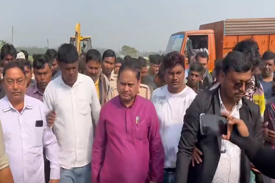 ব়্যাফ-পুলিশে ছয়লাপ বেলডাঙা, বাবরি শিলান্যাসে ‘ভিনজেলার ভাই’দের শান্তিরক্ষার বার্তা হুমায়ুনের