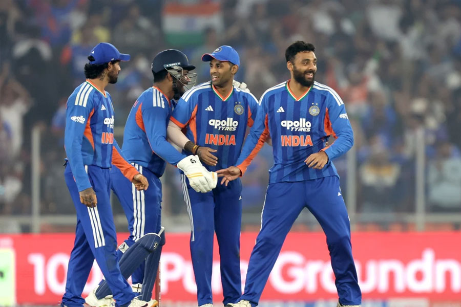 বরুণ-অস্ত্রে ম্যাচ জিতে সিরিজ জয় ভারতের, বিশ্বকাপের জন্য তৈরি সঞ্জু-হার্দিকও, ‘গম্ভীর’ চিন্তায় সূর্যর ফর্ম