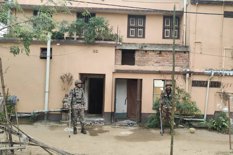 বালি পাচার নিয়ে ফের তৎপর ED, সাতসকালে ঝাড়গ্রামে ব্যবসায়ীর বাড়িতে তল্লাশি