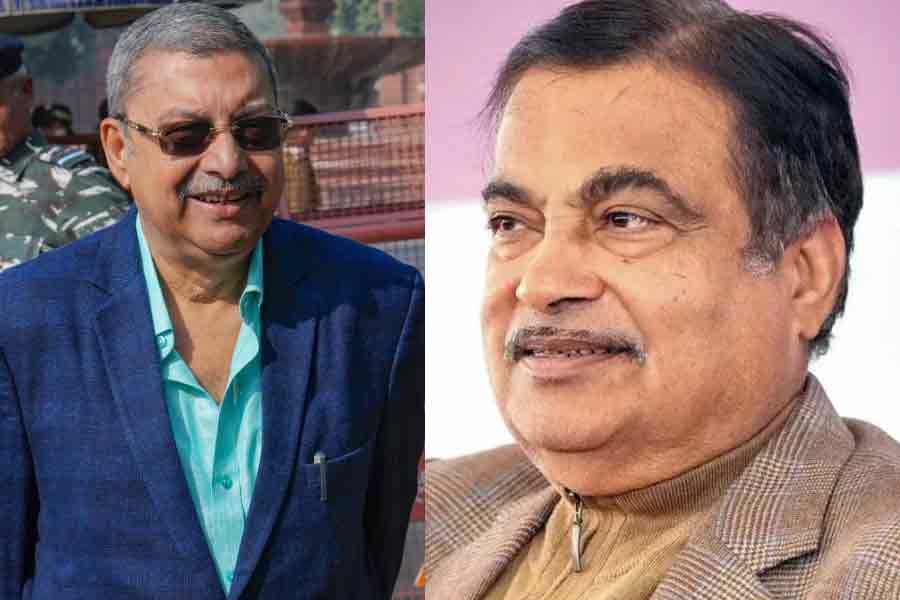 ‘খুঁজে পেলেন?’, সংসদ চত্বরে গড়কড়িকে প্রশ্ন কল্যাণের, কী বললেন কেন্দ্রীয় মন্ত্রী?