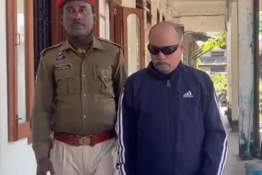সিঁদুরে ষড়যন্ত্র! পাকিস্তানের হয়ে গুপ্তচরবৃত্তির অভিযোগে অসমে গ্রেপ্তার প্রাক্তন বায়ুসেনা আধিকারিক