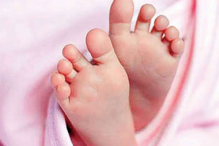 ঘুমন্ত অবস্থায় জামা ছেড়ার ‘অপরাধ’, ৩ বছরের শিশুকে পিটিয়ে খুন করল মায়ের প্রেমিক!