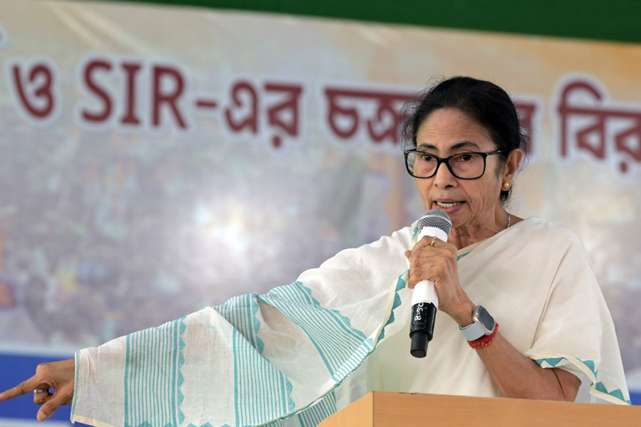 ‘বাংলার মাটি জাতীয় স্তোত্র ও সঙ্গীত দিয়েছে’, রাজ্যসভায় বন্দে মাতরম ‘ফতোয়া’য় সরব মমতা