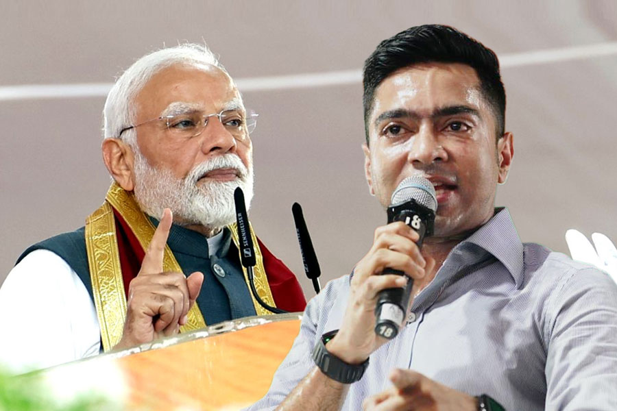 বাংলায় এসে মোদি বলেছিলেন, ‘বাঁচতে চাই, তাই..’, পাদপূরণ অভিষেকের, ‘বিজেপি বাই’   
