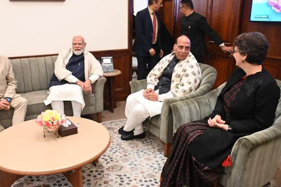 মনরেগা থেকে গান্ধীবিদায়ের পরই মোদি-রাজনাথের সঙ্গে খোশগল্প প্রিয়াঙ্কার, কী কথা হল?