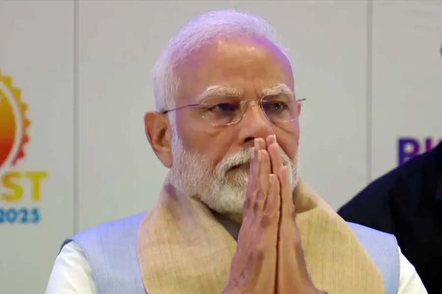 শুরু হল মোদির বায়োপিকের শুটিং, প্রধানমন্ত্রীর চরিত্রে কাকে দেখবেন দর্শক?