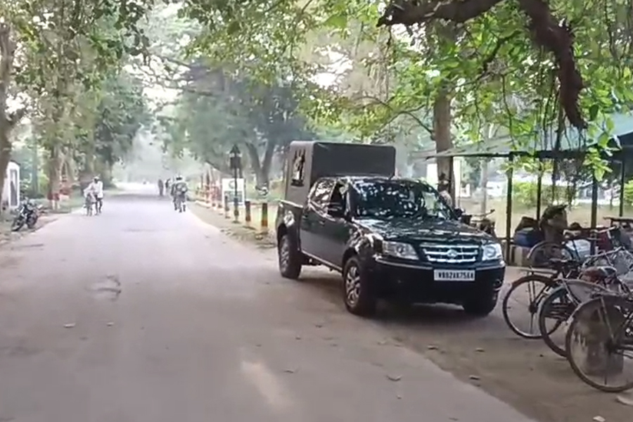 বাংলাদেশ সীমান্তে বড় সাফল্য বিএসএফ-এর! উদ্ধার প্রায় ৪ লক্ষ টাকার জাল নোট