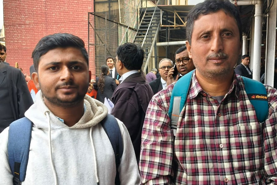 চাষির ছেলের স্বপ্ন নষ্ট হতে দেওয়া যায় না, মেডিক্যাল কলেজে ভর্তি নিয়ে মামলায় পর্যবেক্ষণ হাই কোর্টের
