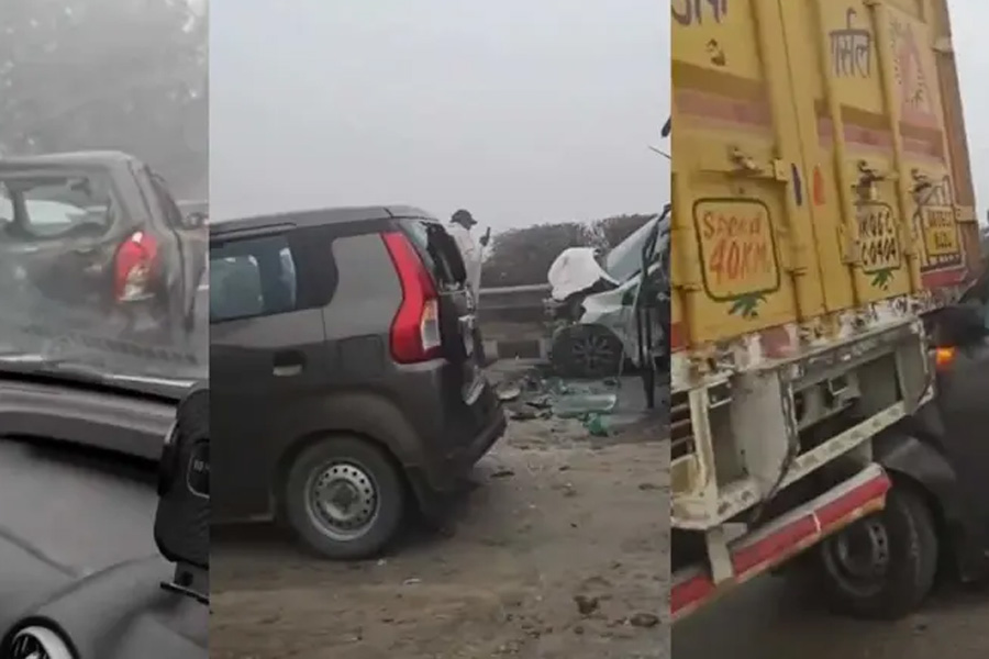 দূষণের ধোঁয়াশায় দেখা যাচ্ছে না কিছুই! নয়ডায় পরপর সংঘর্ষ গাড়ির