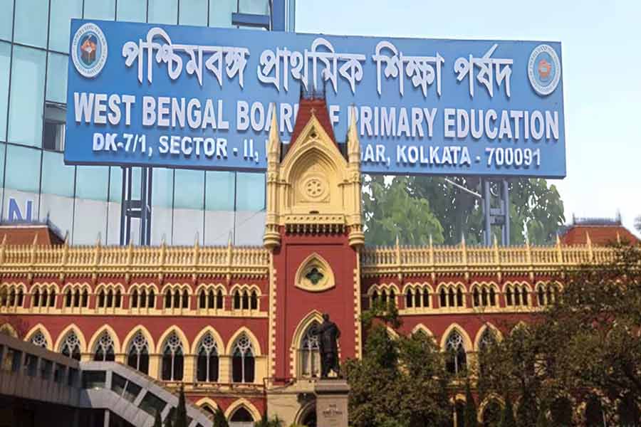 প্রাথমিকে ৩২ হাজার চাকরি বহাল, অভিজিৎ গঙ্গোপাধ্যায়ের নির্দেশ খারিজ হাই কোর্টে, তবে ‘দুর্নীতি’তে তদন্ত