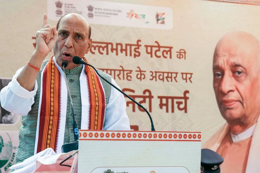 সরকারি টাকায় বাবরি মসজিদ বানাতে চেয়েছিলেন নেহরু, রুখে দেন প্যাটেল! বিস্ফোরক দাবি রাজনাথের