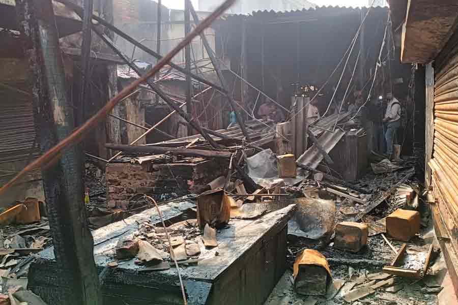 পুড়ে ছাই বাঘাযতীনের রামগড় বাজার, কয়েক লক্ষ টাকার ক্ষতিতে মাথায় হাত ব্যবসায়ীদের