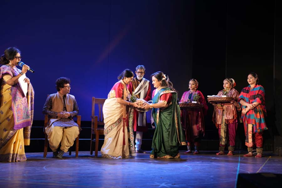 ১৫ বছরে পা দিল ‘রুদ্রাগ্নি’, শাস্ত্রীয় নৃত্যের ঝংকারে মাতল মহাজাতি সদন