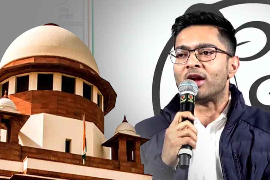 কমিশনে ‘কারচুপি’ রহস্যময়ী সীমার! অভিষেকের SIR হুঁশিয়ারি, ‘স্ক্রিনশট আছে, সুপ্রিম কোর্টে যাব’