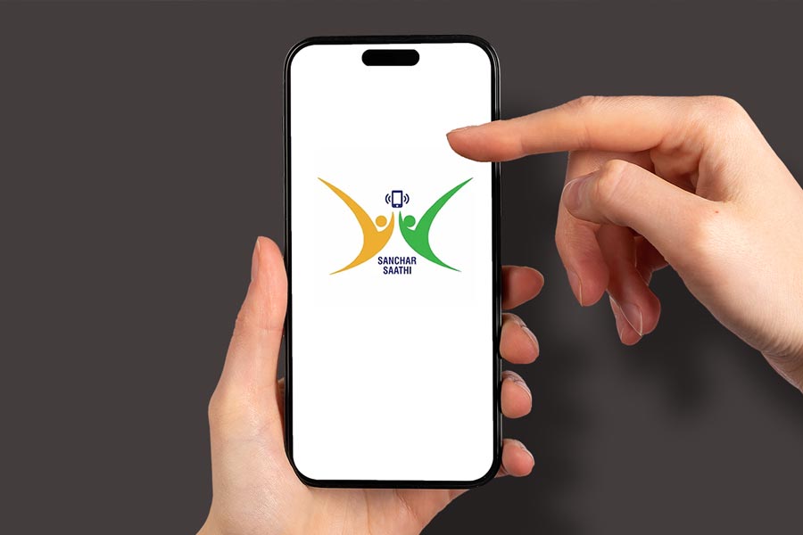 নিরাপত্তার নামে নাগরিক স্বাধীনতায় হস্তক্ষেপ! বিপন্ন আমজনতার মৌলিক গোপনীয়তা