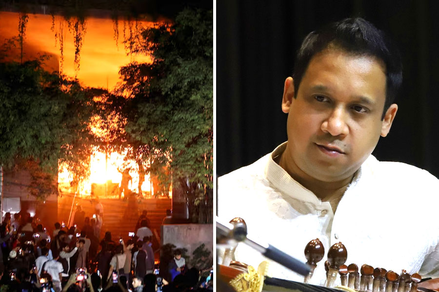 প্রাণ বাঁচাতে লুকোতে হয় ভারতীয় পরিচয়! বাংলাদেশের হাড়হিম অভিজ্ঞতা বয়ান কলকাতার সরোদ বাদকের