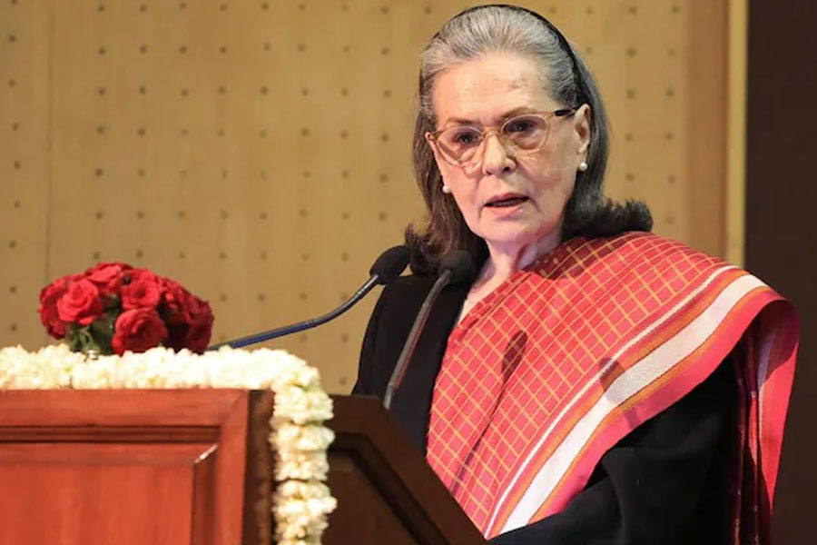 ‘নেহরু মতাদর্শ ধ্বংস করার ভয়ংকর ষড়যন্ত্র’, বিজেপির বিরুদ্ধে ফুঁসে উঠলেন সোনিয়া