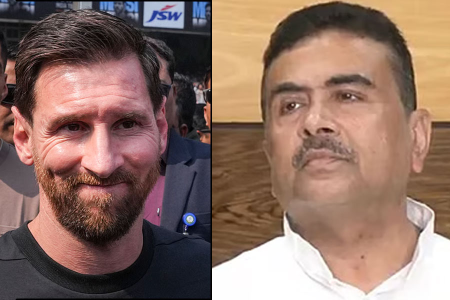 ছাব্বিশে জিতলে কলকাতায় ফের মেসি! শুভেন্দুর আশ্বাসে তৃণমূলের কটাক্ষ, ‘মণ্ডল সভাপতি মনে করেন?’