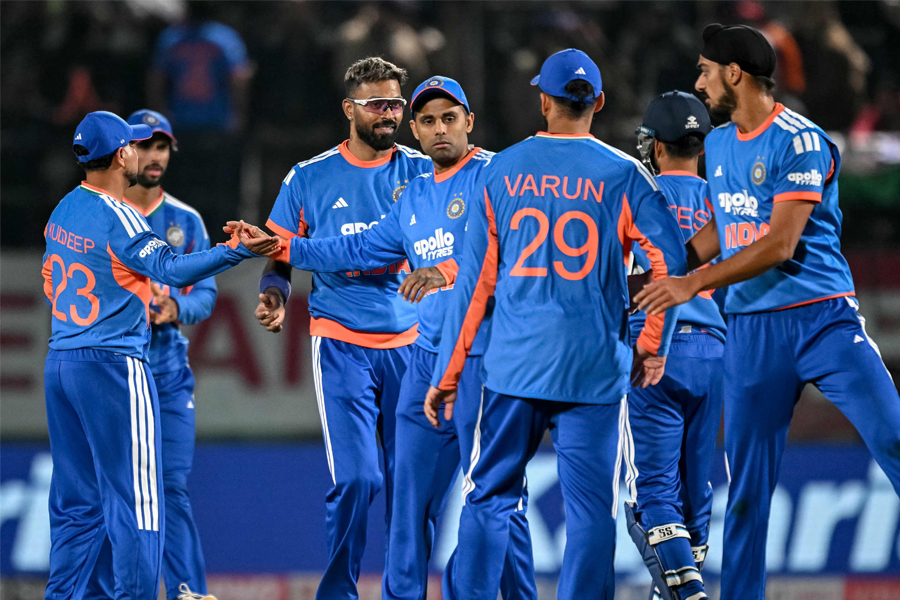 শেষ মুহূর্তে কম্বিনেশন বদল, ‘ব্যাখ্যাহীন’ সিদ্ধান্ত, বিশ্বকাপের দল নিয়ে একাধিক প্রশ্ন