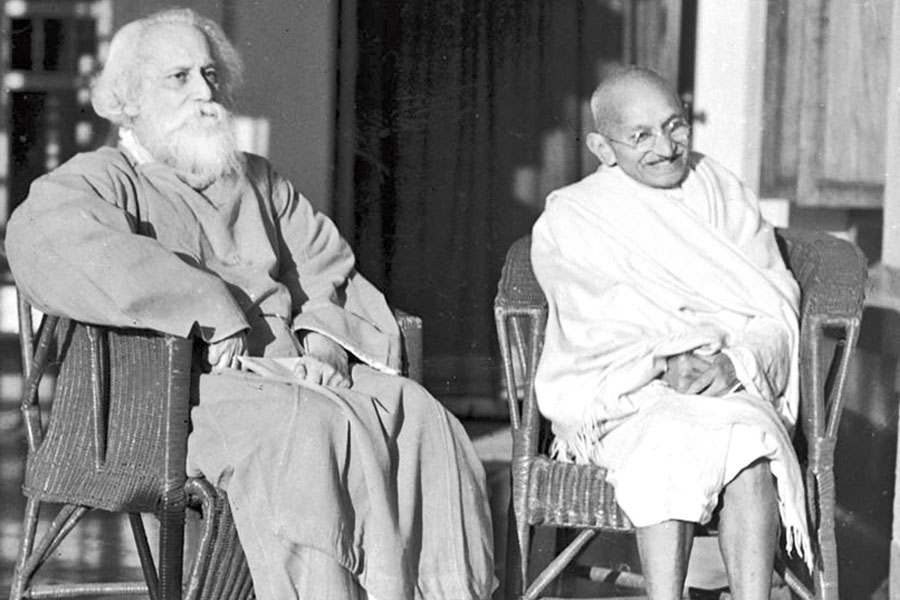 বিজেপির রবীন্দ্রবিদ্বেষ! কেন্দ্রের ১০০ দিনের কাজের কর্মসূচি থেকে ‘মহাত্মা’ বাদ