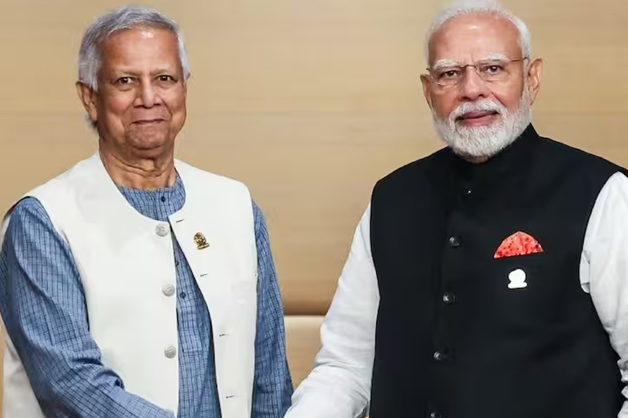 ‘নয়াদিল্লির সঙ্গে তিক্ত সম্পর্ক চাই না’, মন্তব্য ইউনুসের উপদেষ্টার, বাণিজ্যিক সম্পর্ক নষ্টের আশঙ্কাতেই ডিগবাজি?