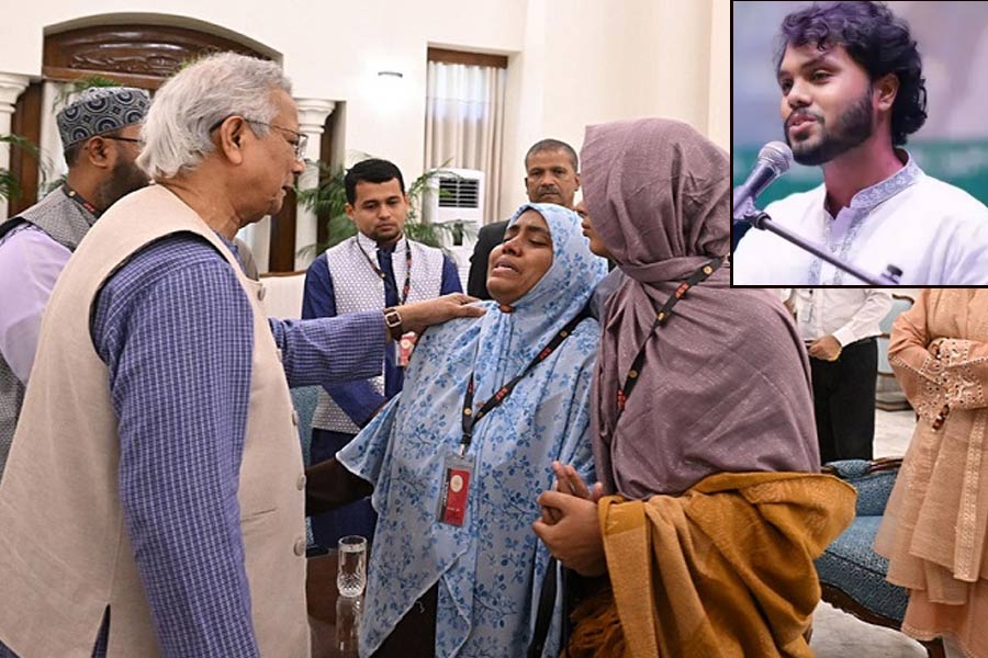 গুলিবিদ্ধ ওসমান হাদির পরিবারের সঙ্গে সাক্ষাত ইউনুসের, আওয়ামি লিগের ষড়যন্ত্রে হামলা?
