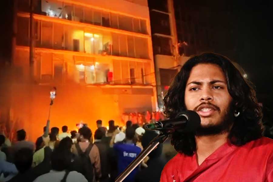 ‘বাংলাদেশের মাটিতে পা রাখব না’, শো বাতিল করে সংখ্যালঘু নির্যাতনের প্রতিবাদ রশিদপুত্র আরমানের
