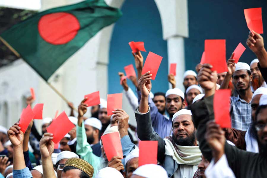 বাংলাদেশে মোড়কের আড়ালে মাৎস্যন্যায়?