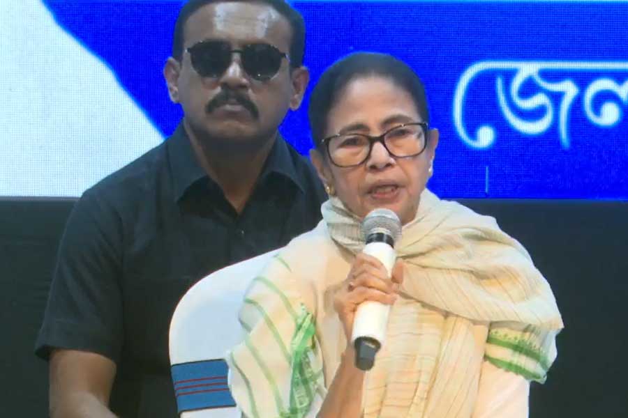 ‘ভীতু হলে চলবে না’, সীমান্ত এলাকায় পুলিশকে ‘প্রো অ্যাকটিভ’ হওয়ার নির্দেশ মুখ্যমন্ত্রীর