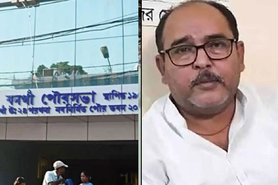 কলহ মিটিয়ে নতুন চেয়ারম্যান ও ভাইস চেয়ারম্যান পেল বনগাঁ পুরসভা, শাসকদলে যোগ অন্য ২ কাউন্সিলরের