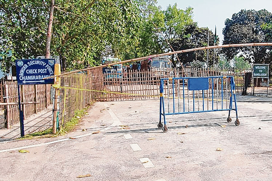 বাংলাদেশের হিংসায় শুনশান চ্যাংরাবান্ধা স্থলবন্দর, পণ্য রপ্তানিতেও অশান্তির ছায়া
