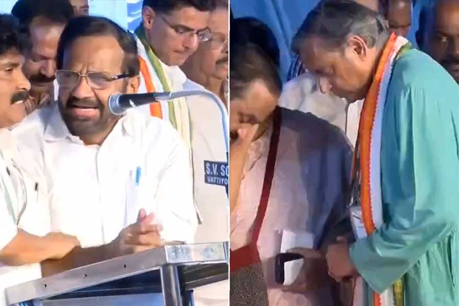 জাতীয় সঙ্গীত গাইতে গিয়ে প্রথম লাইনেই ভুল! কংগ্রেস নেতাদের কীর্তি ভাইরাল