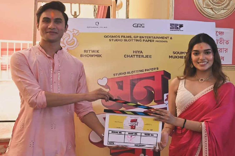 প্রথম ছবিতেই চমক শাশ্বতকন্যা হিয়ার, ‘মন মানে না’র ফার্স্ট লুকে নজর কাড়লেন ‘বন্দিশ ব্যান্ডিটস’ খ্যাত ঋত্বিকও