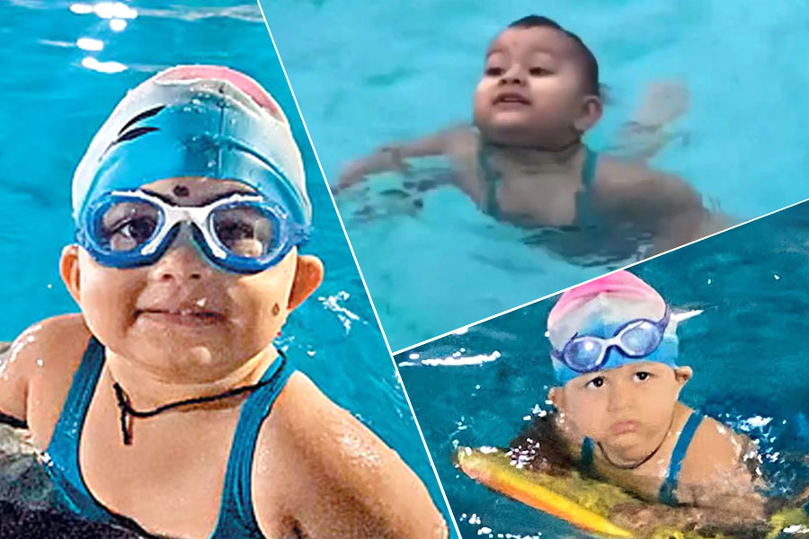 ২১ মাস বয়সেই সাঁতরে পার ১০০ মিটার! ইন্ডিয়া বুক অফ রেকর্ডসে নাম তুলে ভাইরাল বিস্ময়শিশু