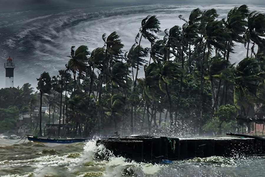 গতিপথ বদলাচ্ছে ‘দিতওয়া’, বঙ্গে শীতের আমেজ মাটি করবে শ্রীলঙ্কার ঘূর্ণিঝড়?