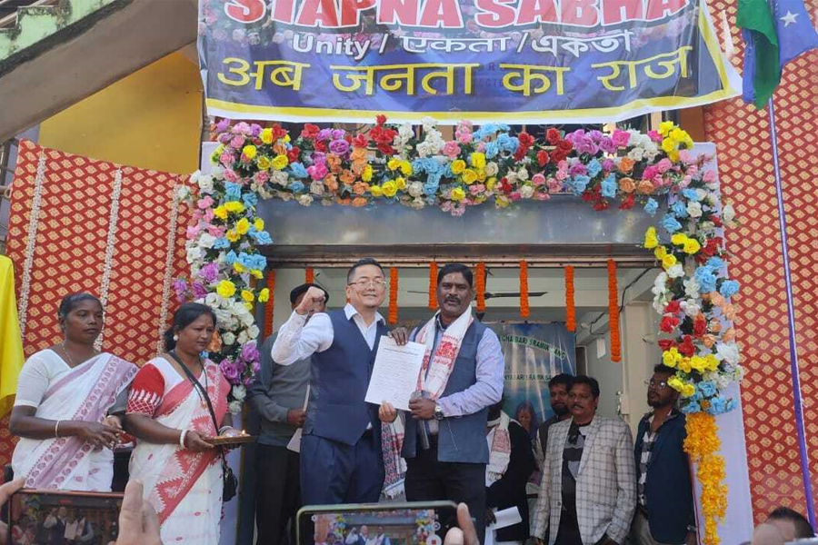 অজয় এডওয়ার্ডের হাত ধরে রাজ্যে জন্ম নতুন রাজনৈতিক দলের, উত্তরের সমীকরণ বদলে দেওয়ার হুঙ্কার!