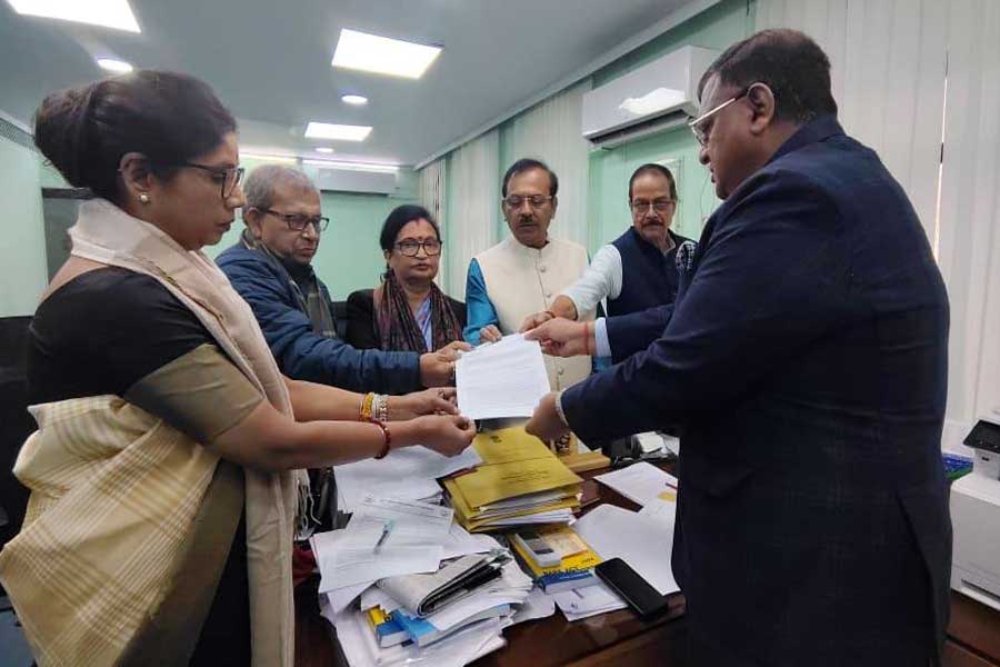 ‘বিজেপির দেওয়া দু’কোটির টার্গেট পূরণের চেষ্টায় কমিশন’, এসআইআর নিয়ে ফের তোপ তৃণমূলের