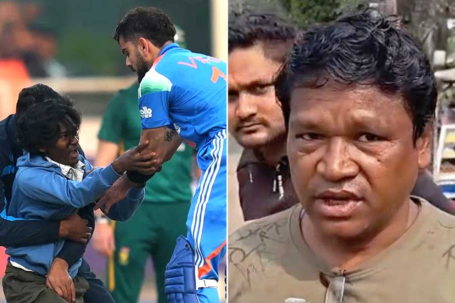 ‘নিয়ম ভেঙেছে, তবু গর্ব হচ্ছে’, বিরাটের পায়ে লুটিয়ে পড়া ছেলেকে নিয়ে উচ্ছ্বসিত বাবা