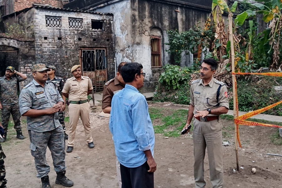 খেলার সময় মাঠে বিস্ফোরণে কেঁপে উঠল এলাকা! হাওড়ায় গুরুতর জখম কিশোর